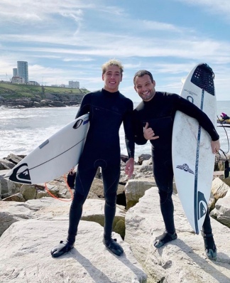 Martín Passeri y Franco Radziunas, felices al salir del agua