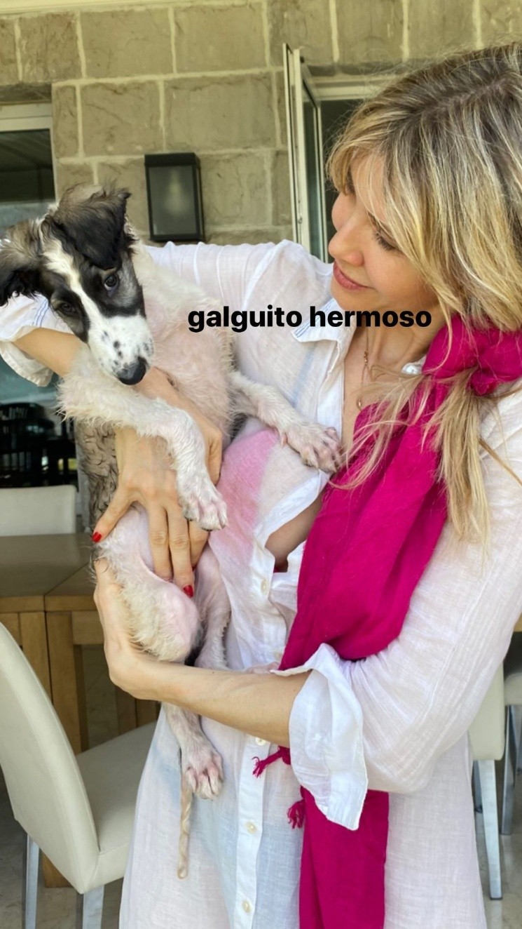 Guillermina Valdés junto a Igor, el nuevo perro de la familia Tinelli