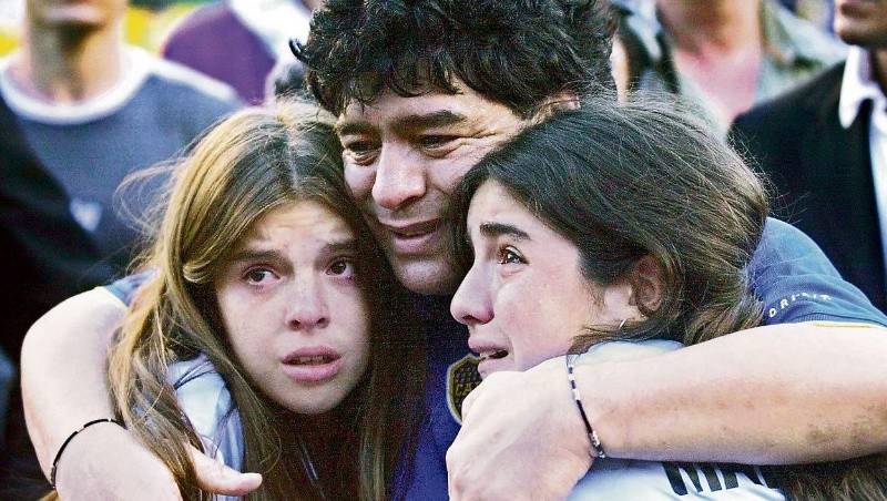 Diego Maradona y sus dos hijas: Dalma y Gianinna.