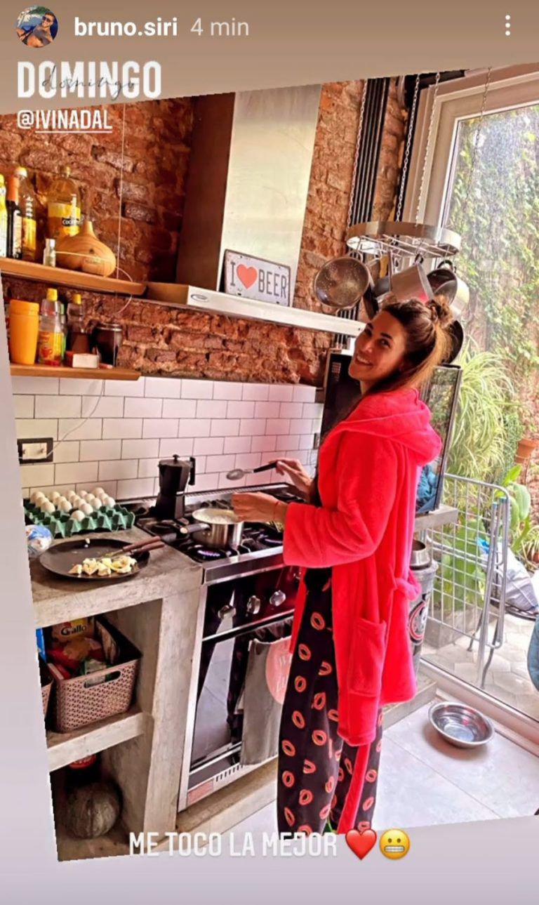 Almuerzo para dos: la foto de Ivana Nadal cocinando en pijamas que subió su novio