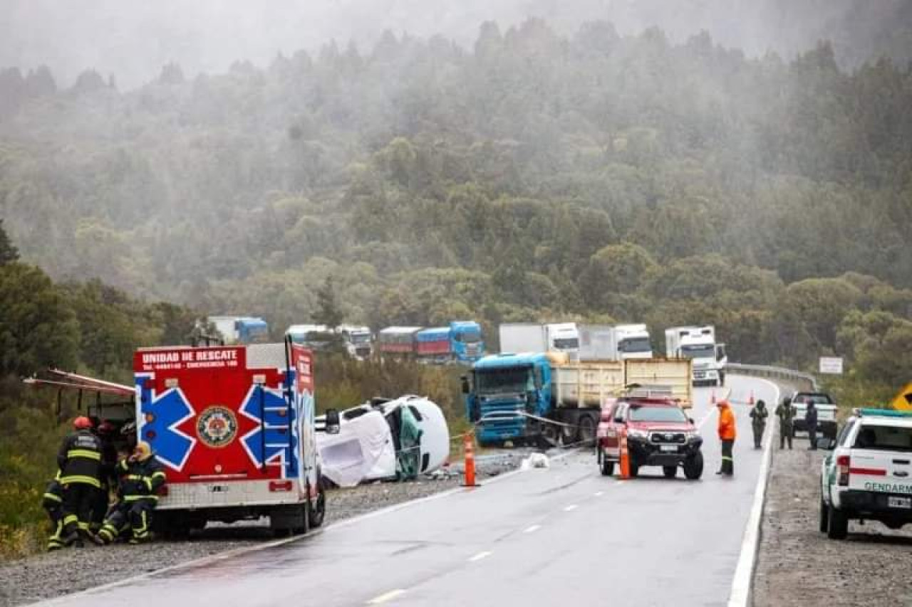 Choque en la ruta de los Siete Lagos. Foto: redes sociales