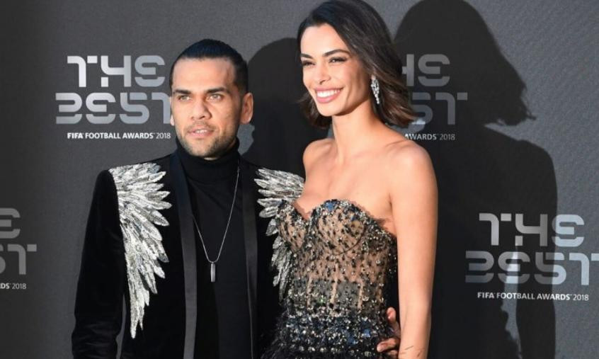 Dani Alves y su esposa Joana Sanz. Foto: NA.